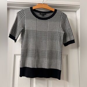 Ann Taylor Classy Black and White Knit  Short Sleeve Sweater Sz XS